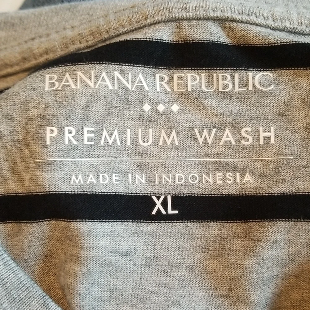 Banana Republic mens striped premium wash black gray crewneck sz M sz XL
